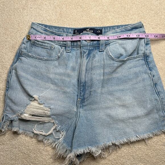 Hollister: Ultra High-Rise Mom Short 3” Light Wash - Picture 3 of 5